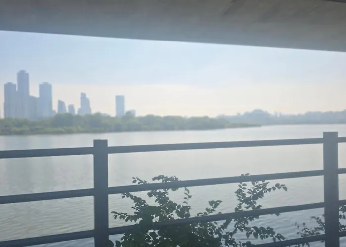 홍대 !!주차가능한!! 한강이 보이는 대형루프탑보유 * Seoul
